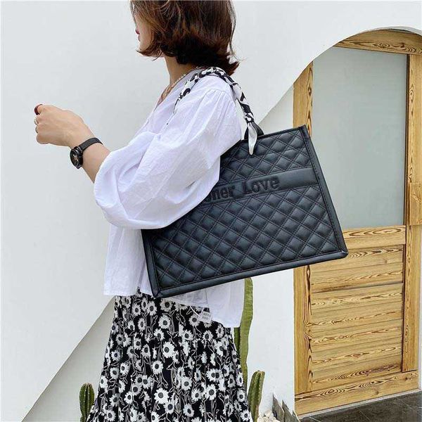 luxury lady shopping bag leather letter printing single shoulder designer brand fashion woman handbag high capacity shopper bags
luxury lady shopping bag leather letter printing single shoulder designer brand fashion woman handbag high capacity shopper bags