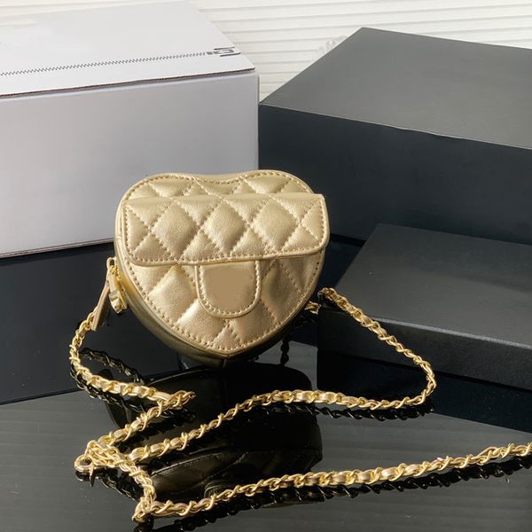 2022ss 22p womens designer heart quilted mini vanity with chain bags gold hardware crossbody shoulder bust waist coin purse outdoor sport, Red;black
2022ss 22p womens designer heart quilted mini vanity with chain bags gold hardware crossbody shoulder bust waist coin purse outdoor sport, Red;black