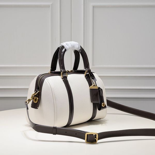 new bag for ladies beautiful appearance crossbody bag genuine leather handbag simple and versatile style, Black;red
new bag for ladies beautiful appearance crossbody bag genuine leather handbag simple and versatile style, Black;red