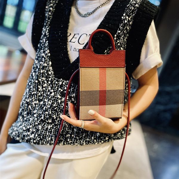 2022 small female bag luxury stripes plaid canvas crossbody phone wallet womens bag fashion patchwork mini shoulder handbag
2022 small female bag luxury stripes plaid canvas crossbody phone wallet womens bag fashion patchwork mini shoulder handbag