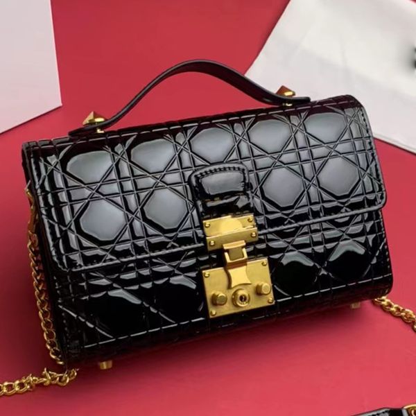 design style double sided patent leather diagonal shoulder bag genuine leather plaid embossed ladies new fashion versatile multifunctional h
design style double sided patent leather diagonal shoulder bag genuine leather plaid embossed ladies new fashion versatile multifunctional h