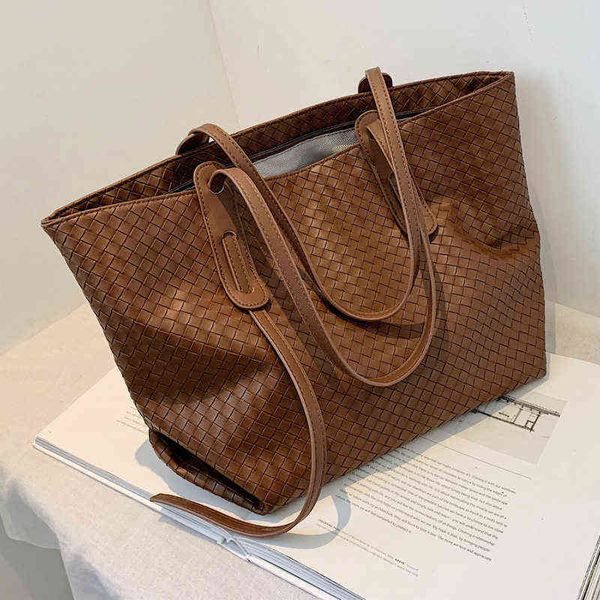 big women's new hand woven large capacity tote in autumn and winter simple one shoulder portable bag 220421
big women's new hand woven large capacity tote in autumn and winter simple one shoulder portable bag 220421