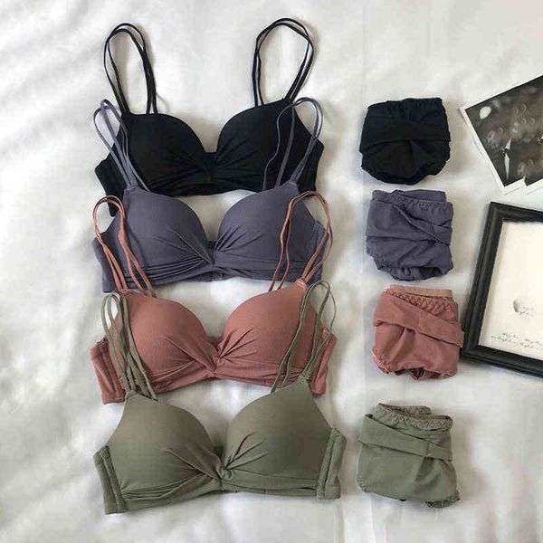 women small size bra briefs set no thread push up underwear bras girls dents breathable thin comfortable bras brasserie l220726, Red;black
women small size bra briefs set no thread push up underwear bras girls dents breathable thin comfortable bras brasserie l220726, Red;black