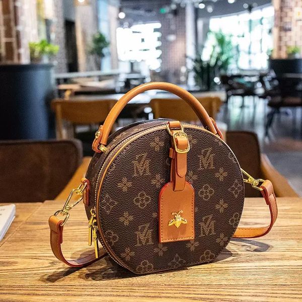 niche brand luxury design round one shoulder crossbody bag 2022 fashion rounded bags versatile printed rounding cake bag women's handba
niche brand luxury design round one shoulder crossbody bag 2022 fashion rounded bags versatile printed rounding cake bag women's handba
