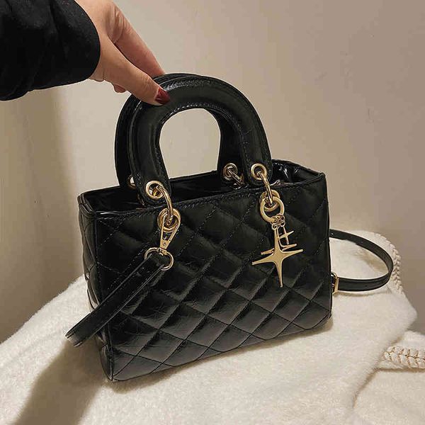 women's 2022 popular new fashion chain bag versatile high-grade texture one shoulder small square bag
women's 2022 popular new fashion chain bag versatile high-grade texture one shoulder small square bag