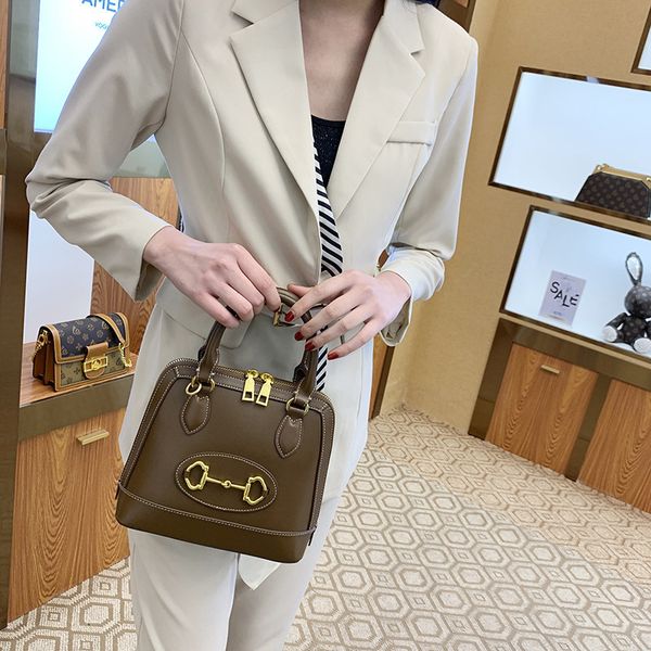 leather premium shell bag cross shoulder handbag versatile woman bag classic horse title buckle
leather premium shell bag cross shoulder handbag versatile woman bag classic horse title buckle