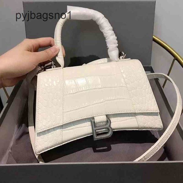 2022ss designer balenciga handbag luxury trend handbags italy bag 2022 b-button and crocodile hourglasss leath owo2
2022ss designer balenciga handbag luxury trend handbags italy bag 2022 b-button and crocodile hourglasss leath owo2