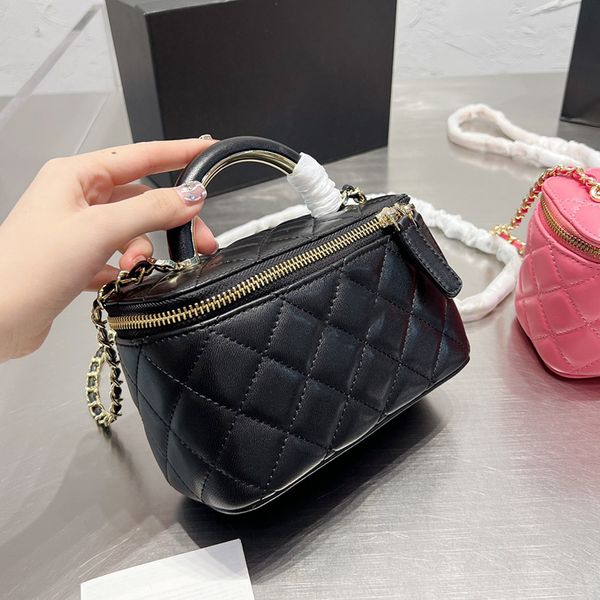womens classic quilted handle vanity box bags with mirror gold matelasse chain crossbody shoulder cosmetic case large capacity handbags 18cm
womens classic quilted handle vanity box bags with mirror gold matelasse chain crossbody shoulder cosmetic case large capacity handbags 18cm
