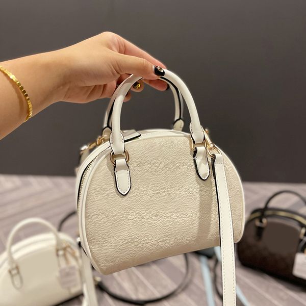 fashion handbags women designers tote bags purses shoulder handbag casual pack wholesales lady outdoor packs pu leather large capacity
fashion handbags women designers tote bags purses shoulder handbag casual pack wholesales lady outdoor packs pu leather large capacity