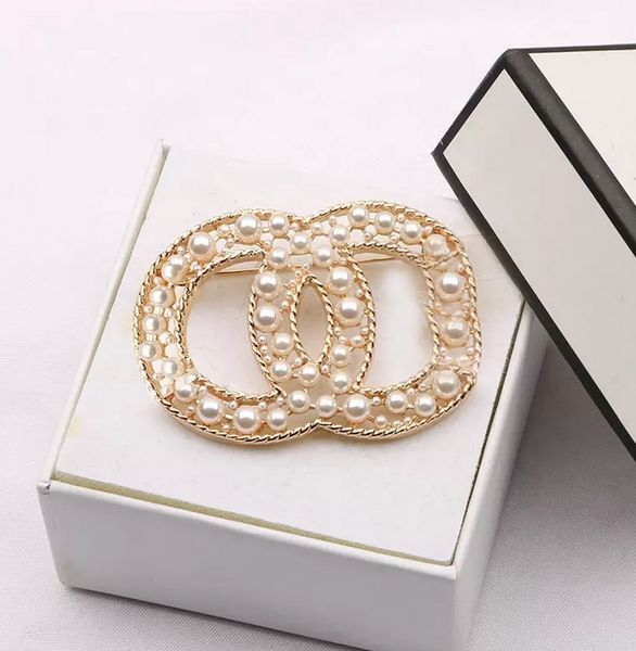 19style classic brand designer letters brooch women geometric crystal rhinestone pearl broochs fashion simple small sweet wind ladies party, Gray
19style classic brand designer letters brooch women geometric crystal rhinestone pearl broochs fashion simple small sweet wind ladies party, Gray