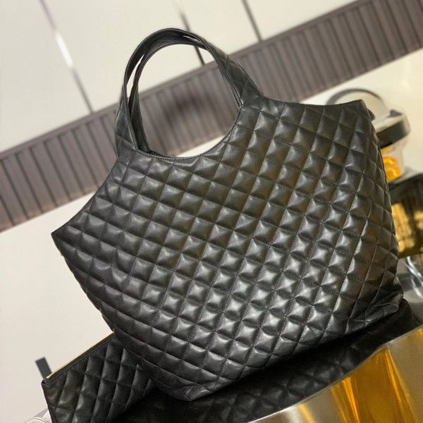2022 new luxury female handbag brand design embroidered diamond line large dimensions mommy shoulder bag natural leather
2022 new luxury female handbag brand design embroidered diamond line large dimensions mommy shoulder bag natural leather