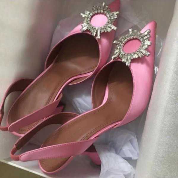 designer amina muaddi womens sandals leather sole high heels black pink diamond chain decoration banquet women shoes silk wedding sexy
designer amina muaddi womens sandals leather sole high heels black pink diamond chain decoration banquet women shoes silk wedding sexy
