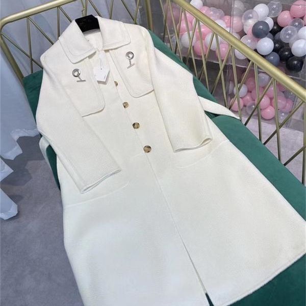 2020 h classic women autumn winter 3 color jacket vintage lady long coat lj201106, Black
2020 h classic women autumn winter 3 color jacket vintage lady long coat lj201106, Black