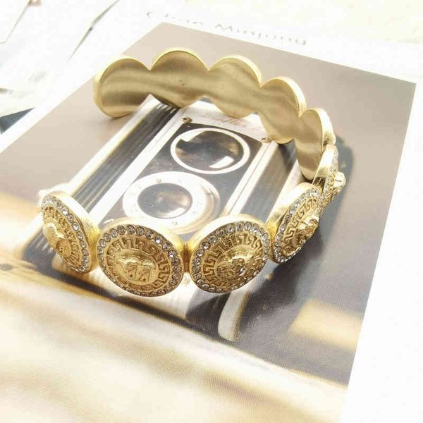 new fashion trend jewelry luxury quality designer wholesale fan family maze women's simple round style, Silver
new fashion trend jewelry luxury quality designer wholesale fan family maze women's simple round style, Silver