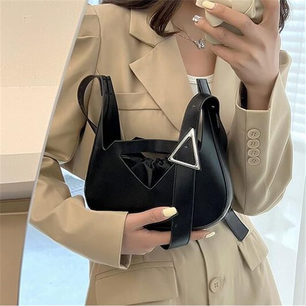 evening bags candy color women messenger shoulder bag new fashion cross body bags bucket bag pu leather lady handbag satchel purse
evening bags candy color women messenger shoulder bag new fashion cross body bags bucket bag pu leather lady handbag satchel purse
