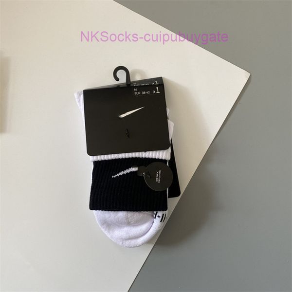 men classic fashion socks hook brand color stitched men's women's long tube sports training sock street couple middle tubes luxury, Black 
men classic fashion socks hook brand color stitched men's women's long tube sports training sock street couple middle tubes luxury, Black