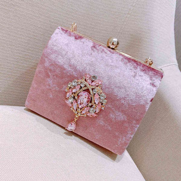 evening bag diamond velvet clip bag women 2022 handmade retro metal handle small square crossbody bag ladie elegant purse wedding 220622
evening bag diamond velvet clip bag women 2022 handmade retro metal handle small square crossbody bag ladie elegant purse wedding 220622
