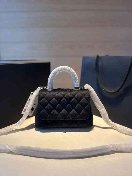 evening bags high end luxury small fragrance coco caviar cowhide single shoulder diagonal handbag velvet rhomboid bag
evening bags high end luxury small fragrance coco caviar cowhide single shoulder diagonal handbag velvet rhomboid bag