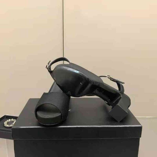 slippers xiaoxiangfeng summer thick high-heeled one-line buckle open toe korean and comfortable women's sandals, Black
slippers xiaoxiangfeng summer thick high-heeled one-line buckle open toe korean and comfortable women's sandals, Black