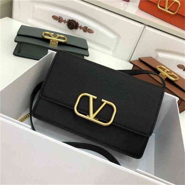 popular portable women's bag letter buckle chain armpit small square leather versatile single shoulder messenger p
popular portable women's bag letter buckle chain armpit small square leather versatile single shoulder messenger p