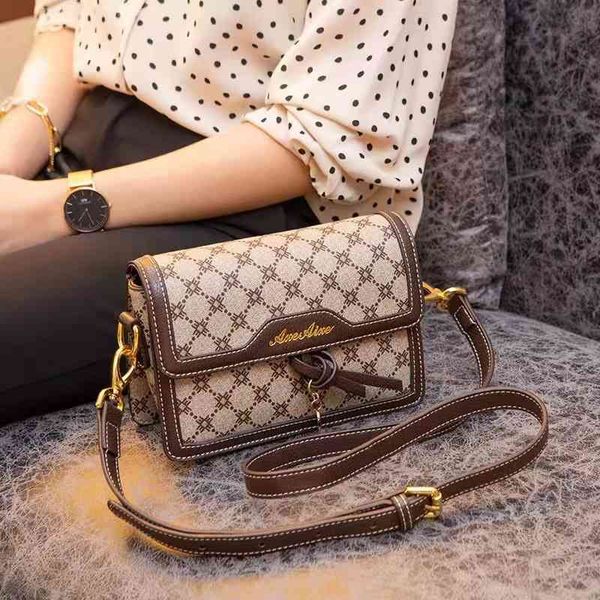summer new high-end women's bag simple atmosphere versatile one shoulder large capacity small square bag
summer new high-end women's bag simple atmosphere versatile one shoulder large capacity small square bag