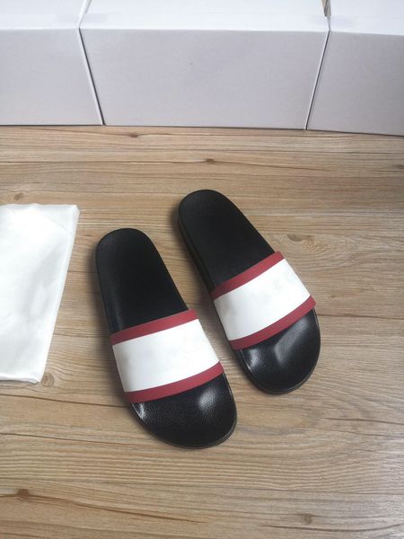 2022 classic flat non slipe slippers couple beach shoes mans women letter pattern design slippers size 35-46, Black
2022 classic flat non slipe slippers couple beach shoes mans women letter pattern design slippers size 35-46, Black