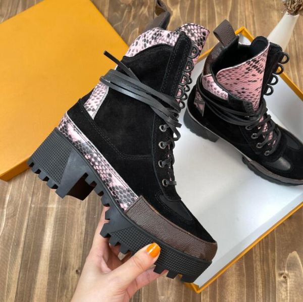2022 designer women boots ob39 martin desert leather boot flamingos love arrow medal 100% real leathers coarse winter designers shoes with b, Black
2022 designer women boots ob39 martin desert leather boot flamingos love arrow medal 100% real leathers coarse winter designers shoes with b, Black