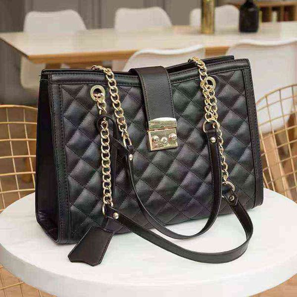 2022 lingge large capacity bag women's new versatile chain high sense fashion one shoulder texture portable tote bag
2022 lingge large capacity bag women's new versatile chain high sense fashion one shoulder texture portable tote bag