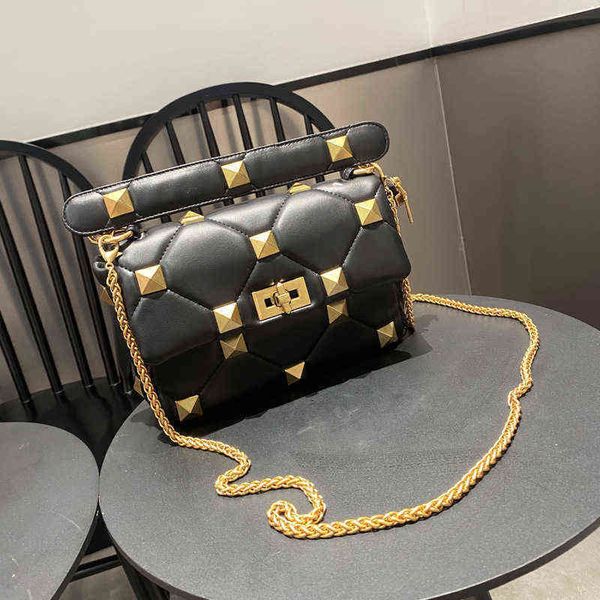 women's bag new style small fragrance rivet hand willow nail classic versatile diagonal straddle single shoulder 220509
women's bag new style small fragrance rivet hand willow nail classic versatile diagonal straddle single shoulder 220509