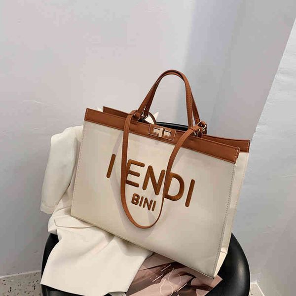 one shoulder women new fashion versatile simple large capacity chain tote bag portable shopping bag trend
one shoulder women new fashion versatile simple large capacity chain tote bag portable shopping bag trend