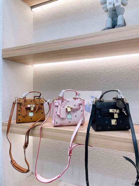 women luxurys designers shoulder bag luxury messenger handbags designer real leather cowhide fashion brand small purse ladies 220321 zhouzho
women luxurys designers shoulder bag luxury messenger handbags designer real leather cowhide fashion brand small purse ladies 220321 zhouzho