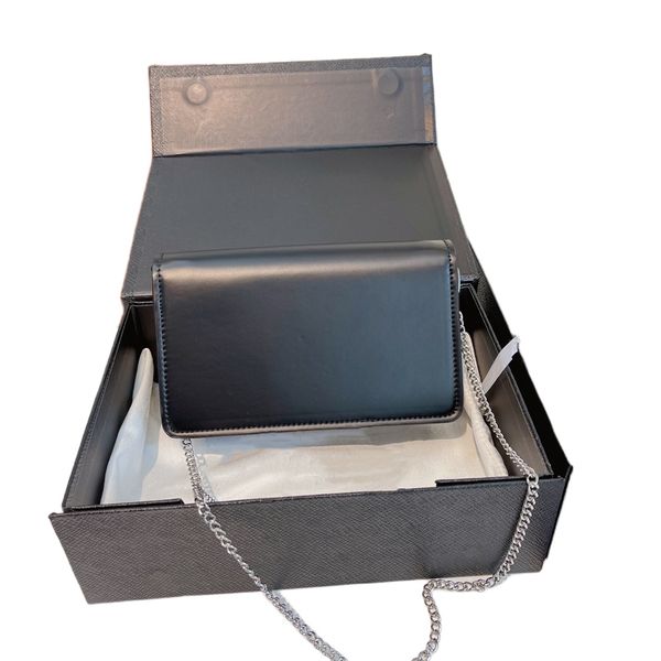 2022 women's shoulder handbag flip wallet silver chain shoulder strap cowhide leather quality
2022 women's shoulder handbag flip wallet silver chain shoulder strap cowhide leather quality