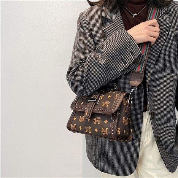 2022 factory wholesale new fashionable old flower foreign style handbag spring and summer versatile net red women's bag ins single shou
2022 factory wholesale new fashionable old flower foreign style handbag spring and summer versatile net red women's bag ins single shou