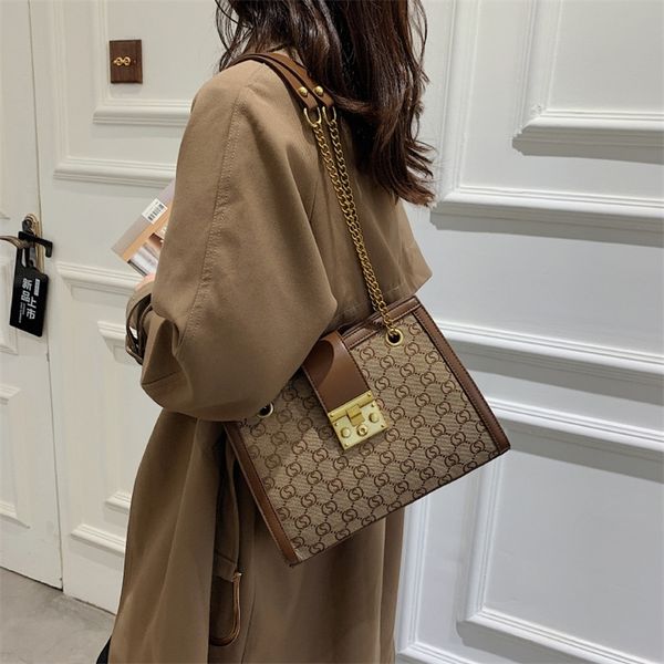 factory promotion capacity letter tote large bag women's autumn and winter new printed single shoulder fashion chain handbag
factory promotion capacity letter tote large bag women's autumn and winter new printed single shoulder fashion chain handbag