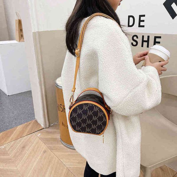 highest quality luxury one-shoulder female children's girl's letter small round bag mini chain single shoulder handbags wholesale
highest quality luxury one-shoulder female children's girl's letter small round bag mini chain single shoulder handbags wholesale