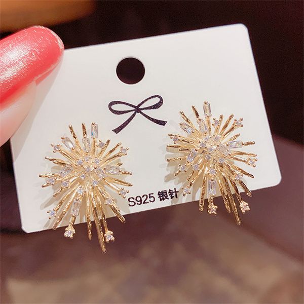 luxury brand gold star charm 2022 new fashion crystal pearl geometric pendant earrings women's wedding jewelry ab621, Golden
luxury brand gold star charm 2022 new fashion crystal pearl geometric pendant earrings women's wedding jewelry ab621, Golden
