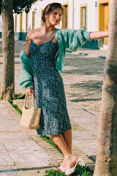 casual dresses legal system ro spring summer v-neck suspender dress with backless middle length holida, Black;gray
casual dresses legal system ro spring summer v-neck suspender dress with backless middle length holida, Black;gray