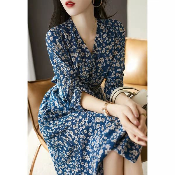 spring and summer clothes new pattern mulberry silk dress temperament real silk medium long-term blue broken flower women's wear, Black;gray
spring and summer clothes new pattern mulberry silk dress temperament real silk medium long-term blue broken flower women's wear, Black;gray