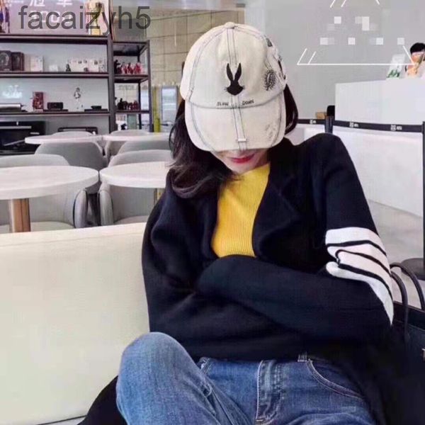 ball caps designer guochao baseball cap female embroidery graffiti old cowboy duck tongue star yang mi same empty fisherman hat, Blue;gray
ball caps designer guochao baseball cap female embroidery graffiti old cowboy duck tongue star yang mi same empty fisherman hat, Blue;gray