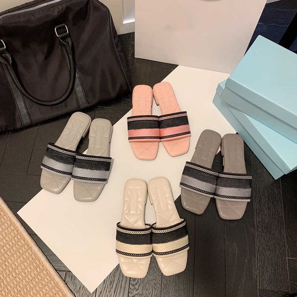 2022 luxury designer slippers women sandals denim ladies summer flat outdoor beach rainbow fashion flops striped leather flowers 32color, Black
2022 luxury designer slippers women sandals denim ladies summer flat outdoor beach rainbow fashion flops striped leather flowers 32color, Black