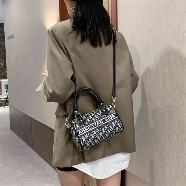 women fashion trend versatile version one girl messenger high capacity merchant for 75% off wholesale sale
women fashion trend versatile version one girl messenger high capacity merchant for 75% off wholesale sale