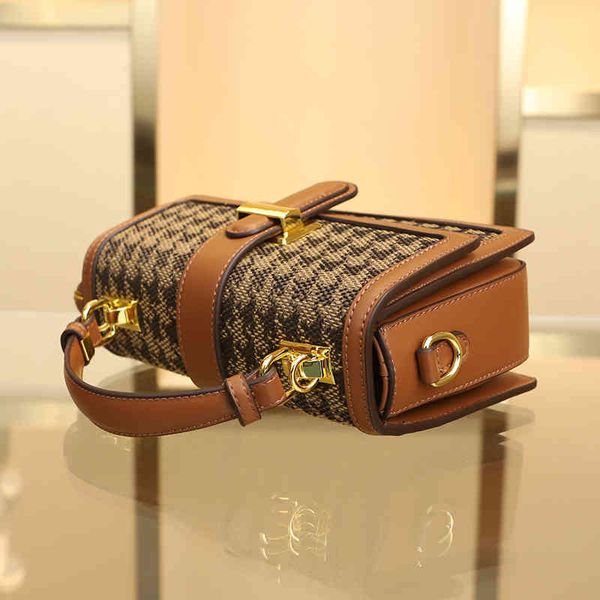 handbags 2022 new grid canvas square leather lattice sling one shoulder messenger portable small women's bag purse
handbags 2022 new grid canvas square leather lattice sling one shoulder messenger portable small women's bag purse