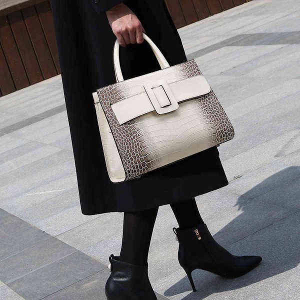 women's fashion large capacity hand french trend bag single shoulder messenger bag 220420
women's fashion large capacity hand french trend bag single shoulder messenger bag 220420