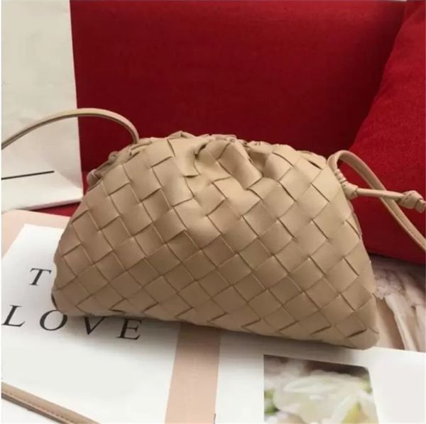 2022 designer brands hollow letters raffia straw tote fashion paper woven women shoulder bags summer beach handbag luxury bag h0691
2022 designer brands hollow letters raffia straw tote fashion paper woven women shoulder bags summer beach handbag luxury bag h0691