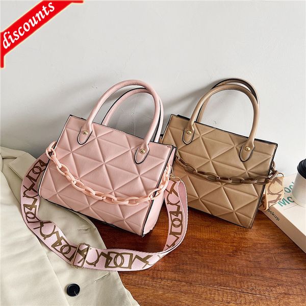 fashion brand trendy ladies bags direct sale texture embroidery chain mini princess handbag women's new popular one shoulder messenger
fashion brand trendy ladies bags direct sale texture embroidery chain mini princess handbag women's new popular one shoulder messenger