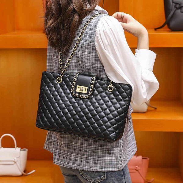 new summer single shoulder korean fashion chain versatile small women's handbag luxury designer
new summer single shoulder korean fashion chain versatile small women's handbag luxury designer