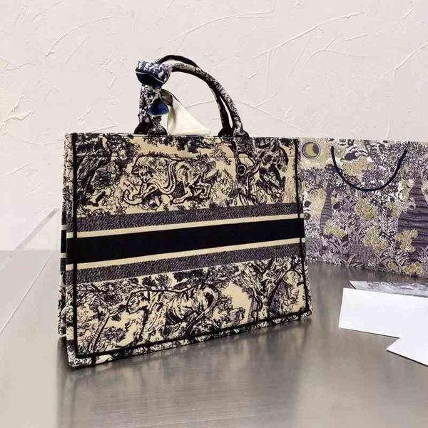 designers shoulder bags woman fashion classic handbags embroidery limited edition lady handbag high capacity travel shopping bag practical e
designers shoulder bags woman fashion classic handbags embroidery limited edition lady handbag high capacity travel shopping bag practical e