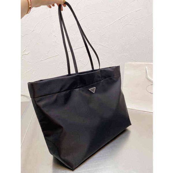 p parachute nylon single shoulder armpit tote women's new large capacity shopping portable bag 220420
p parachute nylon single shoulder armpit tote women's new large capacity shopping portable bag 220420