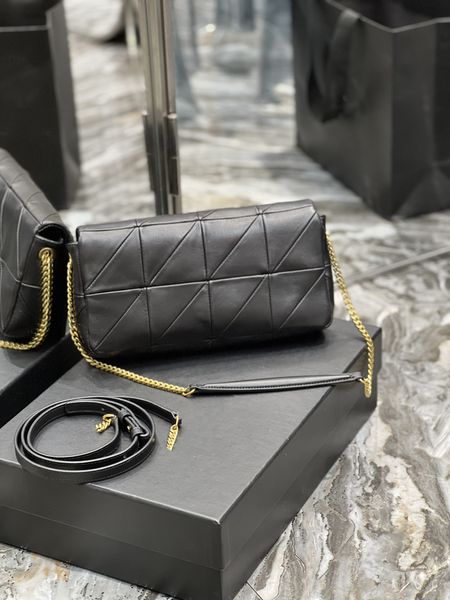 woman summer new fashion bags crossbody shoulder bag chain bag ladies handbag classic and versatile style, Black;red
woman summer new fashion bags crossbody shoulder bag chain bag ladies handbag classic and versatile style, Black;red