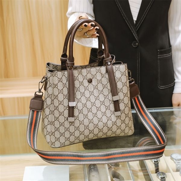 design luxury fashion bags sense autumn and winter single messenger large capacity portable bucket female
design luxury fashion bags sense autumn and winter single messenger large capacity portable bucket female